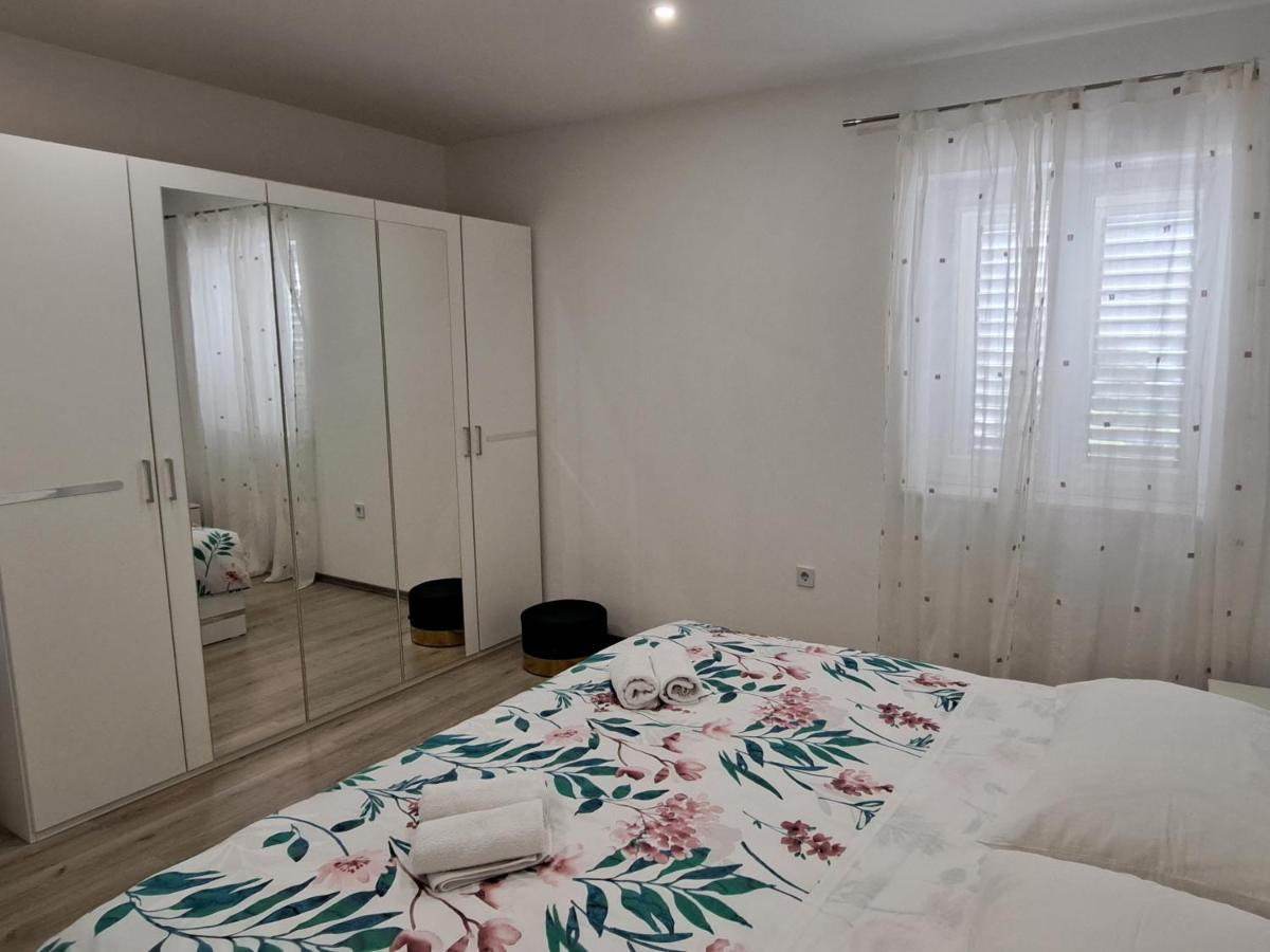 Apartmani Pina 2 Kaštela Eksteriør bilde