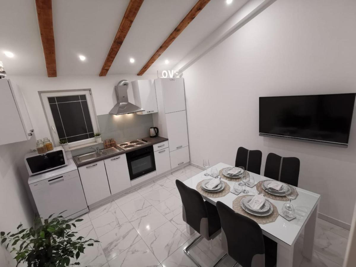 Apartmani Pina 2 Kaštela Eksteriør bilde